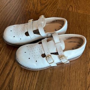 EUC girls Footmates white double buckle shoes